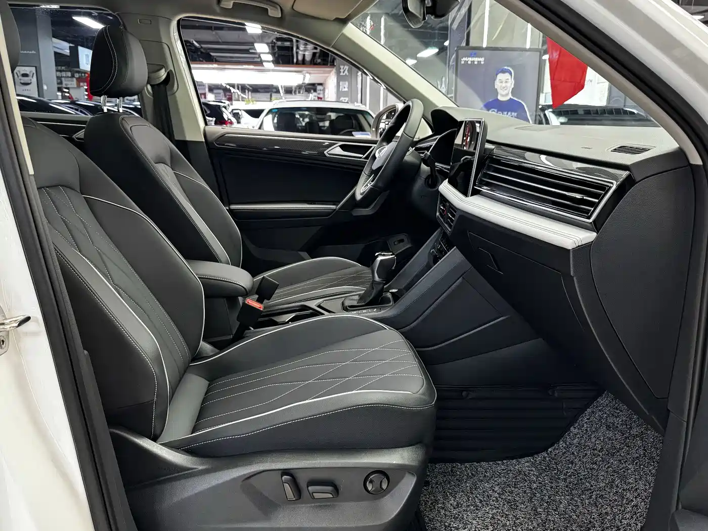Volkswagen Tiguan L 2026 2025 330TSI Automatic 2WD R-Line Dragon Glory Edition
