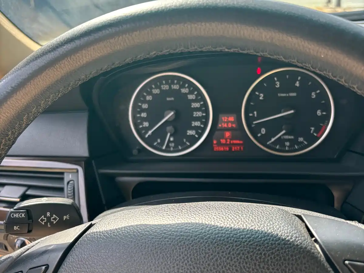 BMW 5 Series 2009 Model 523Li Premium фото 9