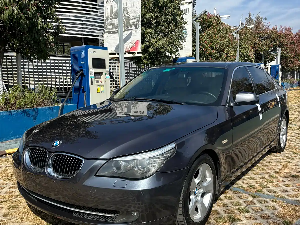 BMW 5 Series 2009 Model 523Li Premium фото 2