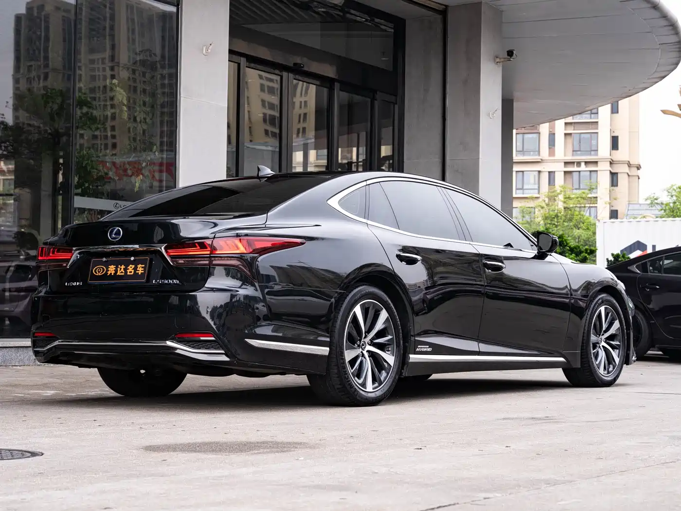 Lexus LS 2021 500h Excellence Edition фото 3