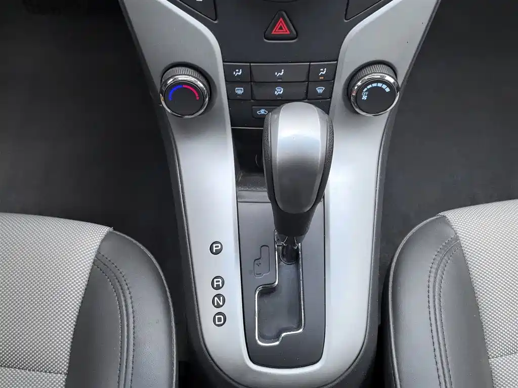 Chevrolet Cruze 2013 Model 1.8L SE AT фото 13