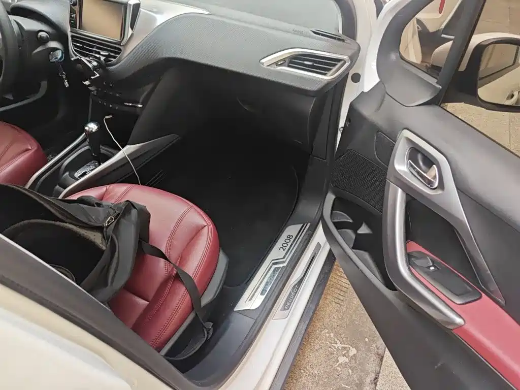Peugeot 2008 2015 2014 1.6L Automatic Fashion Edition