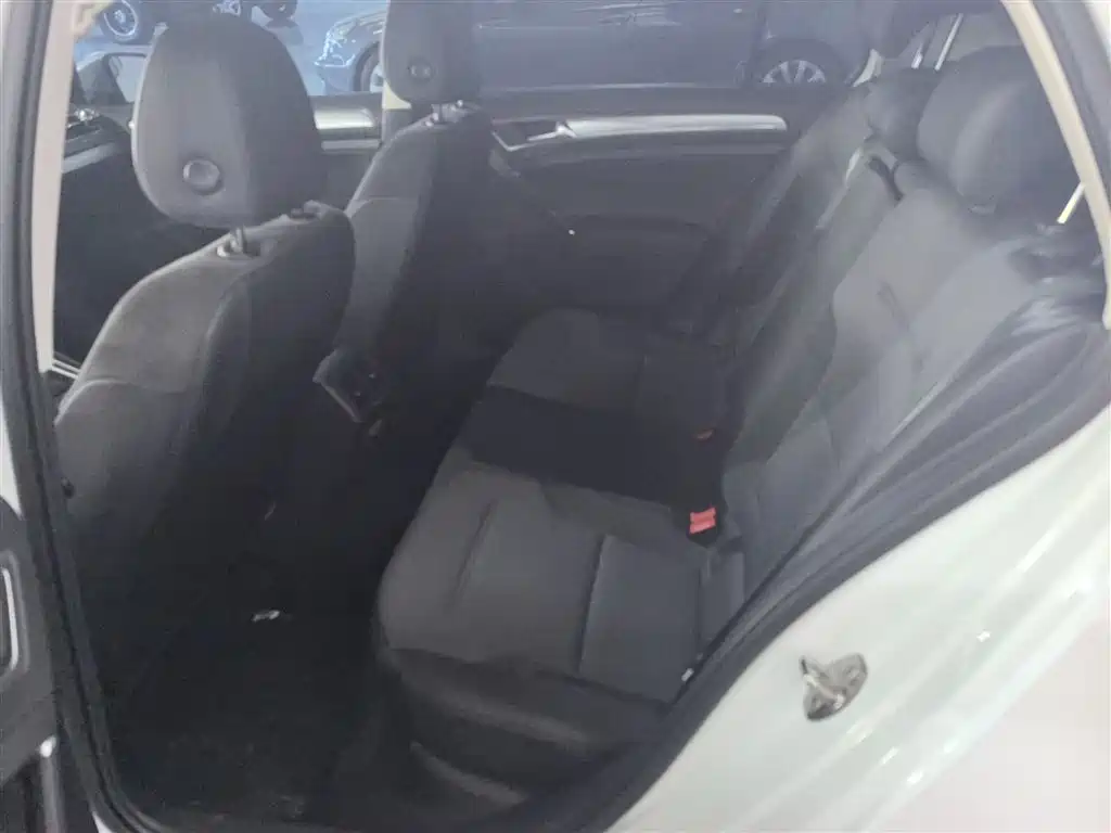 Volkswagen Golf 2020 Beloved Edition 280TSI DSG Comfort фото 15