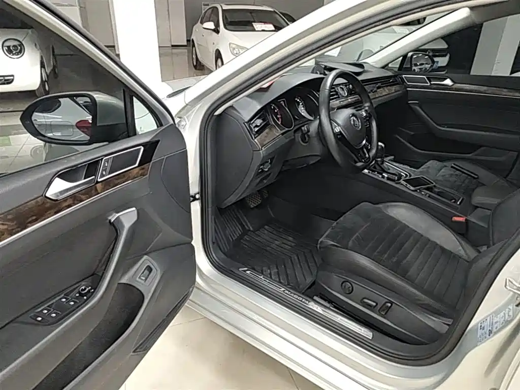 Volkswagen Magotan 2018 330TSI DSG Luxury фото 16
