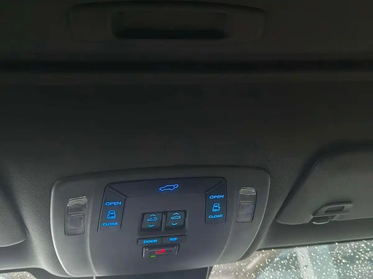 Toyota Sienna 2023 2.5L Hybrid Luxury Edition фото 11