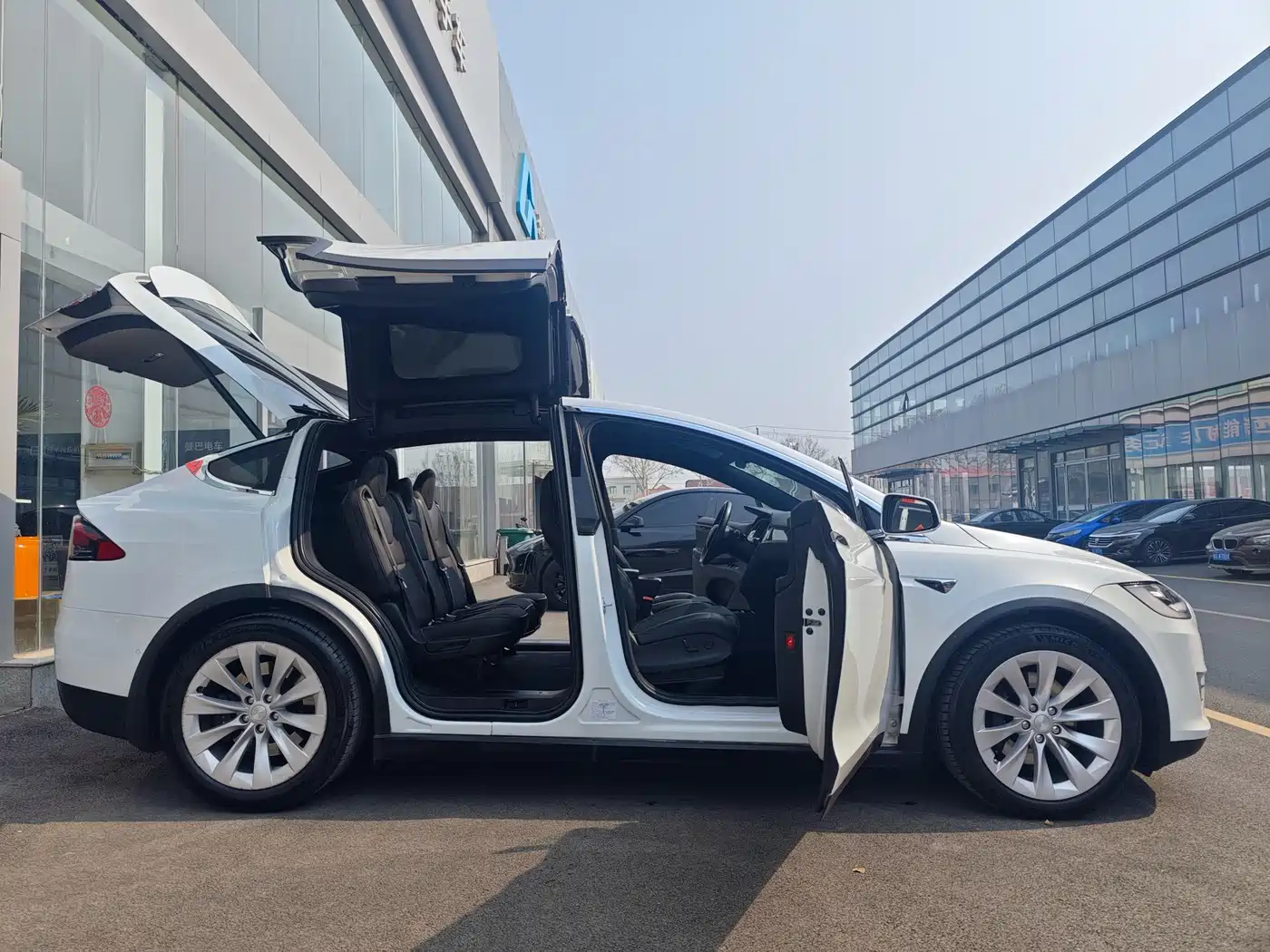 TESLA MODEL X