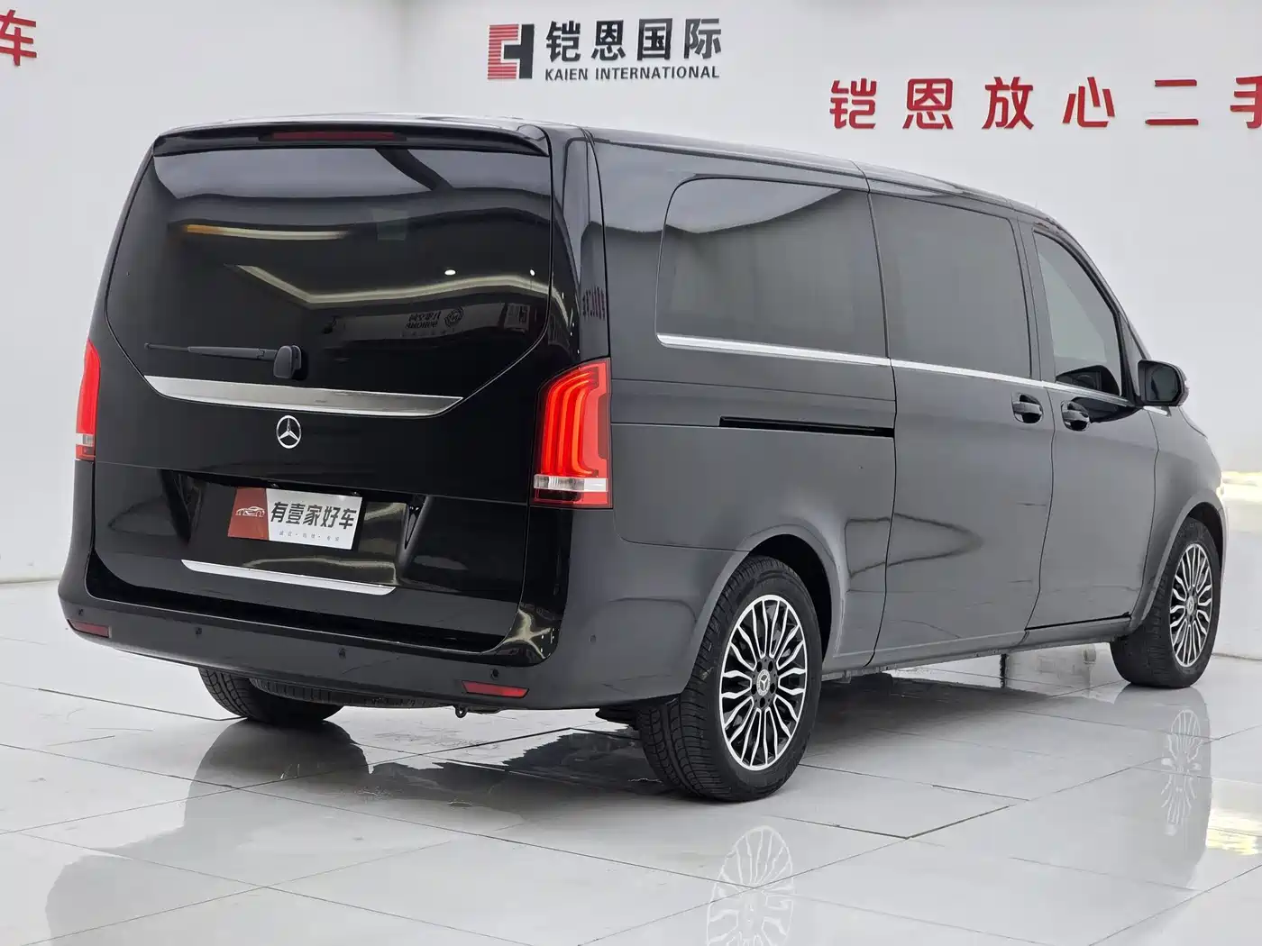 Mercedes-Benz V-Class 2018 V 260 L Premium Long Wheelbase Edition China VI фото 4