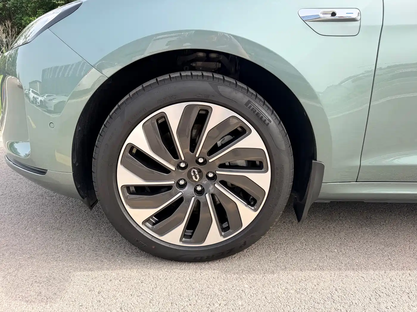 AITO Wenjie AITO M5 2023 Extended Range RWD Smart Drive Edition фото 7
