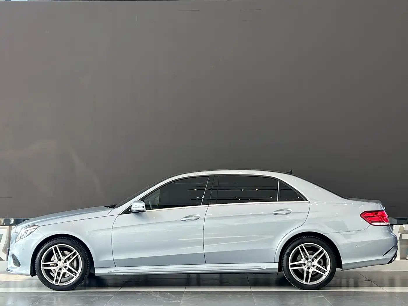 Mercedes-Benz E-Class 2015 E 260 L Sport Luxury фото 3