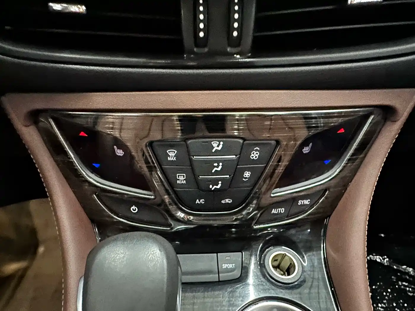 Buick Envision Plus 2019 28T AWD Elite Model China VI фото 17
