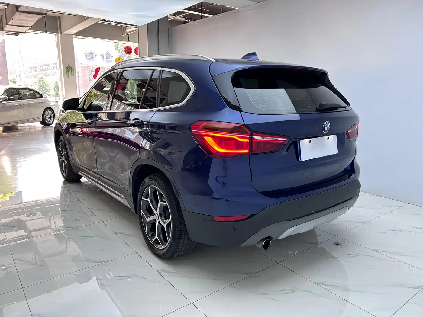 BMW X1 2018 sDrive18Li Premium Model фото 5