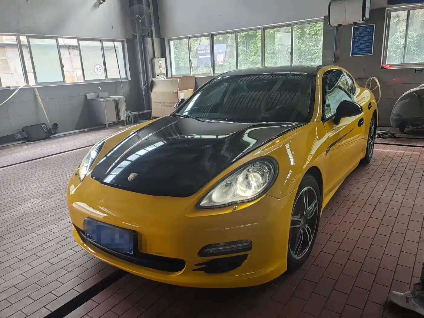 Porsche Panamera 2013 Panamera 4 Platinum Edition 3.6L