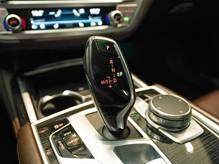 BMW 7 Series 2019 740Li Leading M Sport Package фото 3