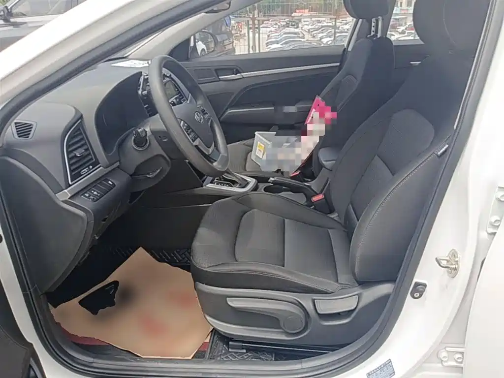 Hyundai Elantra 2016 Model 1.6L Automatic Smart Elite фото 15