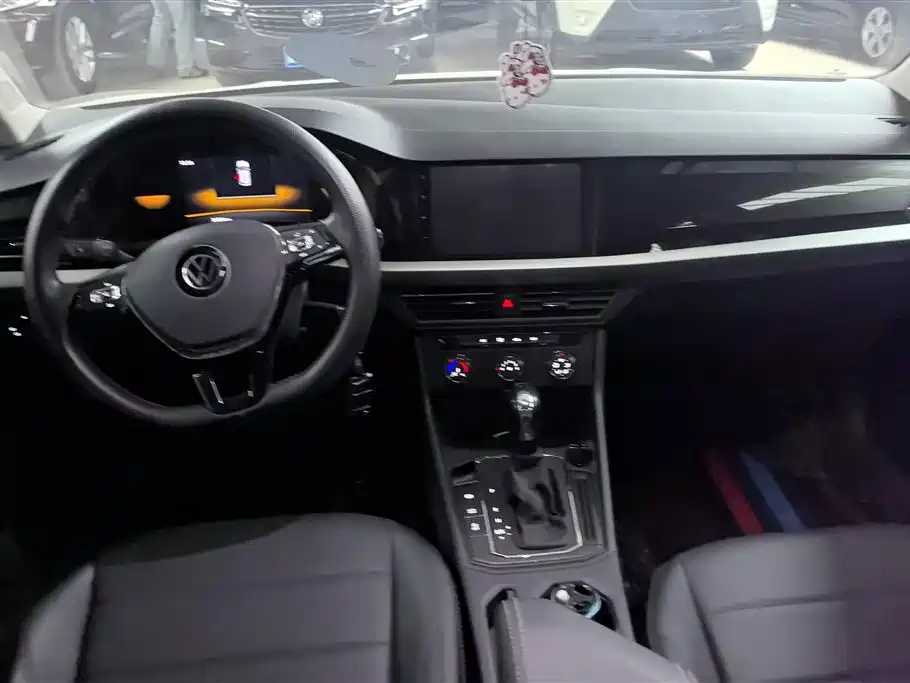 Volkswagen Lavida 2022 1.5L Auto Comfort Edition фото 12