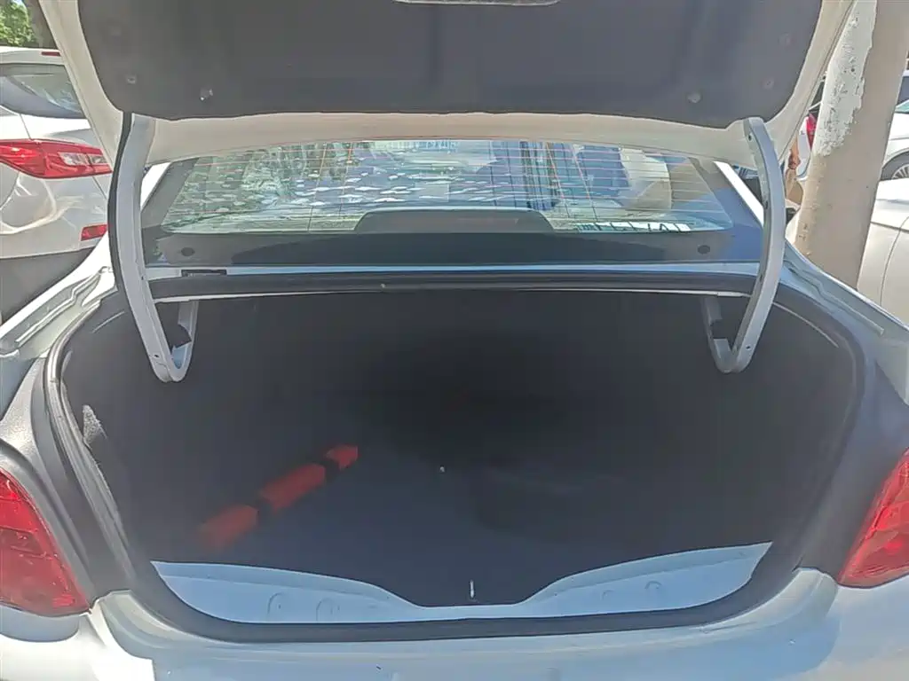 Peugeot 301 2014 1.6L Automatic Comfort Edition фото 19