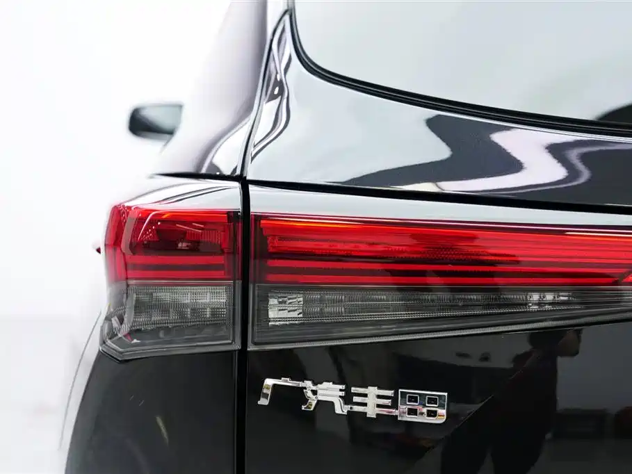 Toyota Highlander 2022 Model Dual Engine 2.5L 4WD Premium Edition 7-Seater фото 15