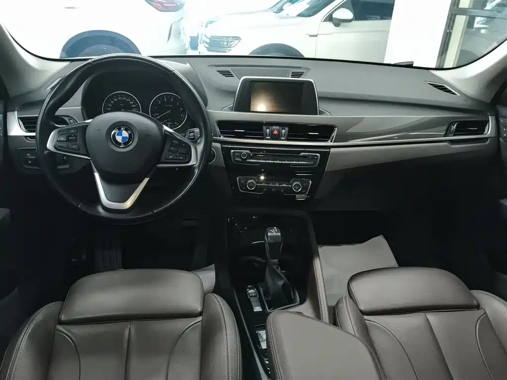 BMW X1 2018 xDrive20Li Premium Model фото 10