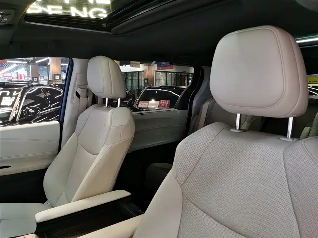 Toyota Granvia 2023 2.5L Hybrid Prestige PLUS Edition фото 9