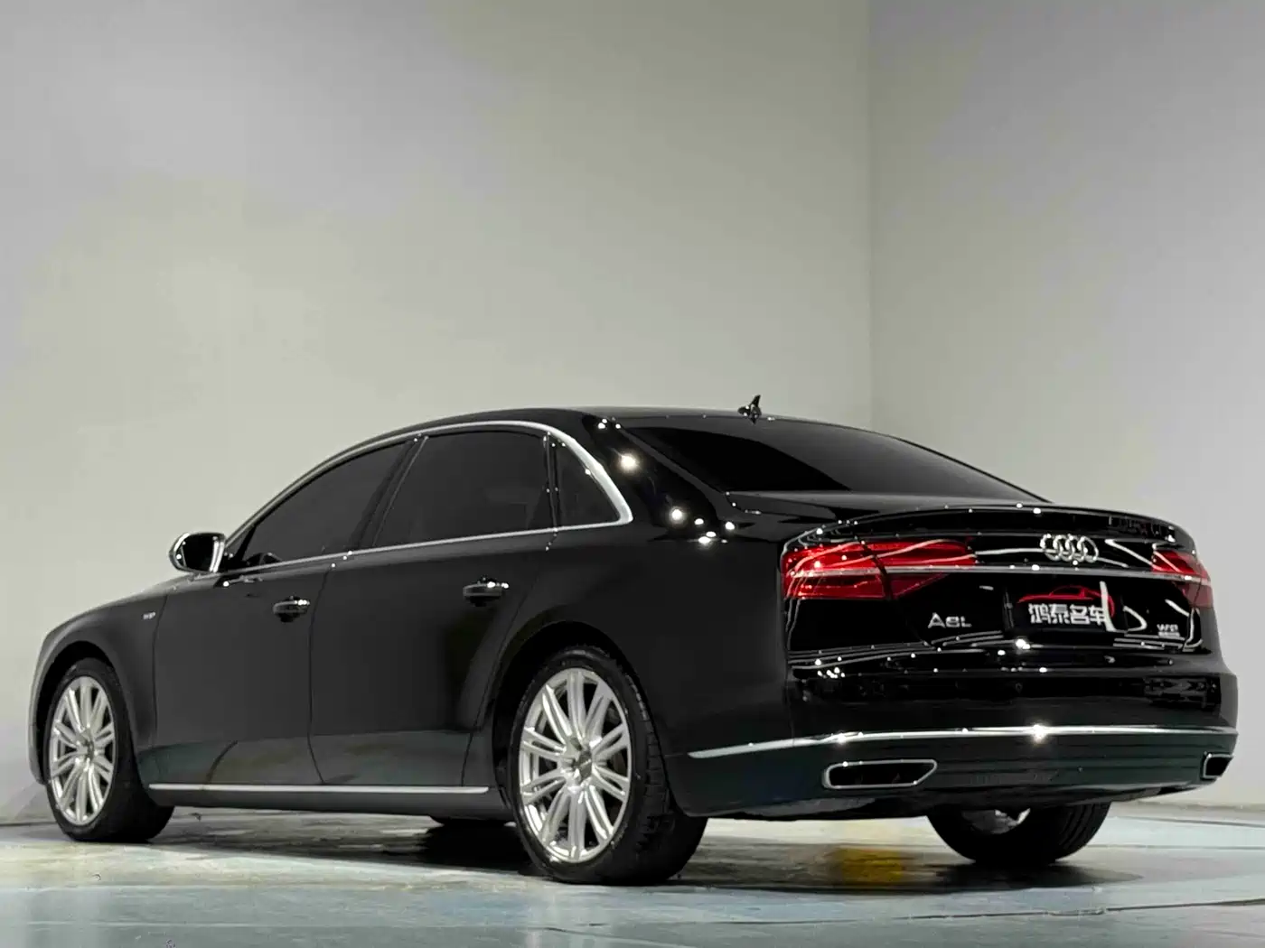 Photo 21 - Audi A8