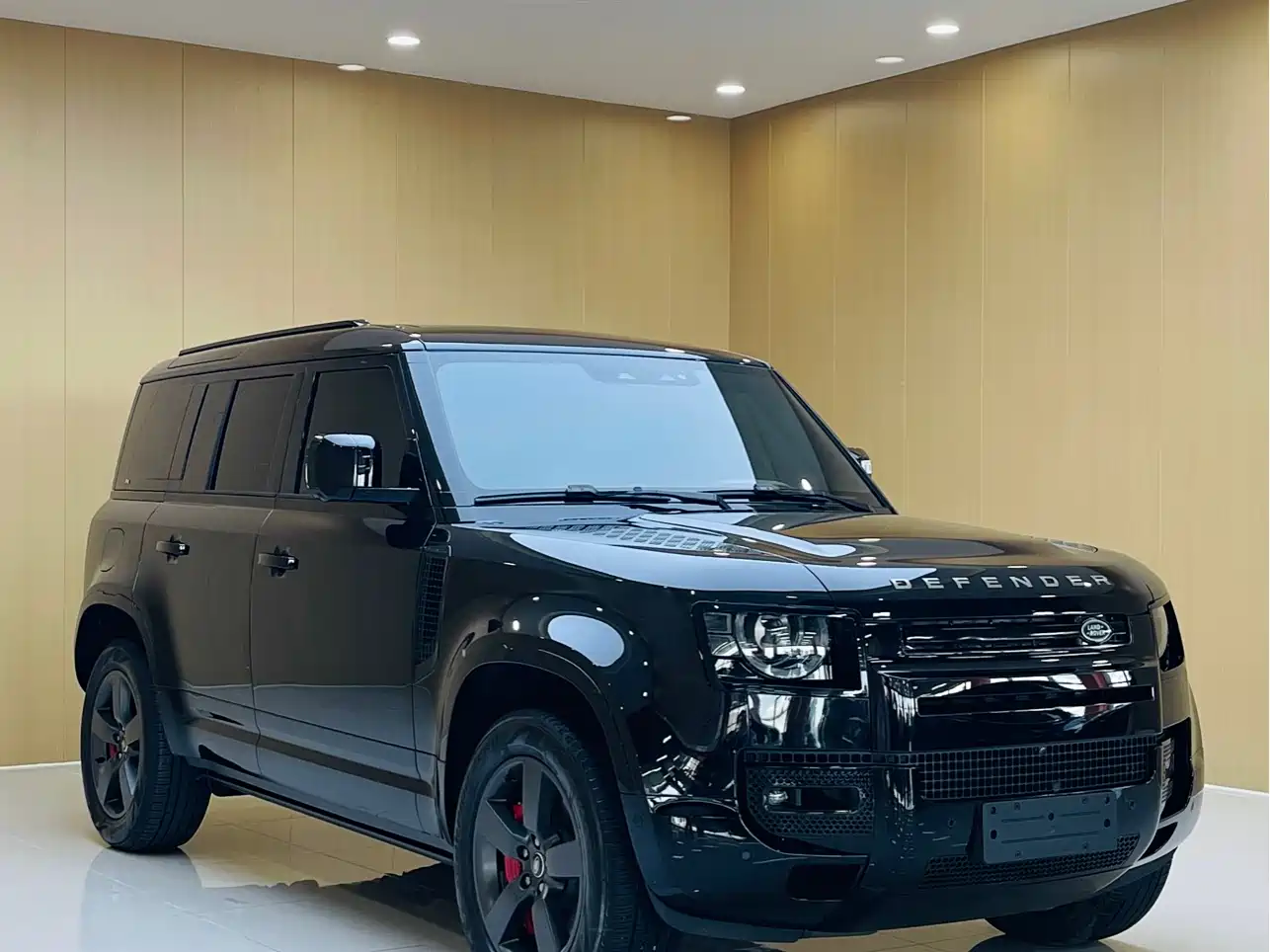 Land Rover Defender 2025 110 3.0T P400 -Dynamic HSE фото 3