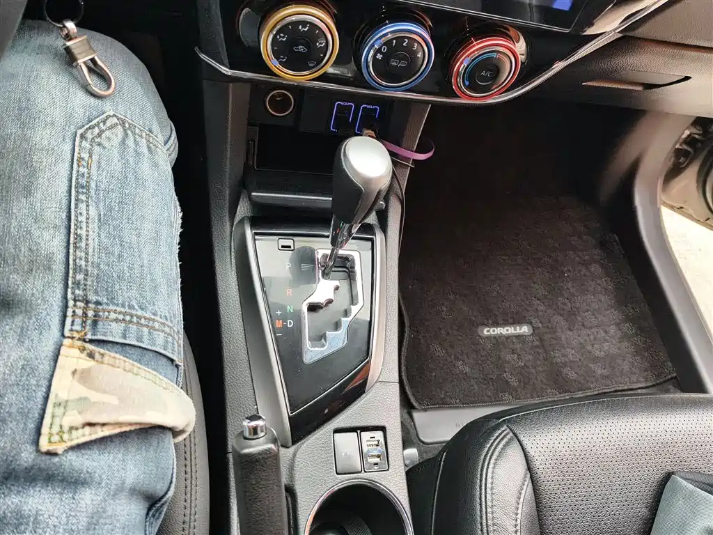 Toyota Corolla 2017 1.6L CVT GL фото 14