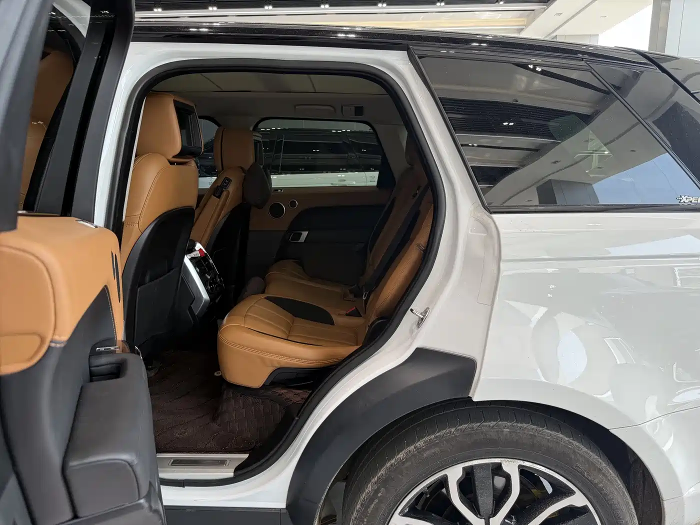 Land Rover Range Rover Sport 2022 3.0 L6 Gloss Black Edition фото 7
