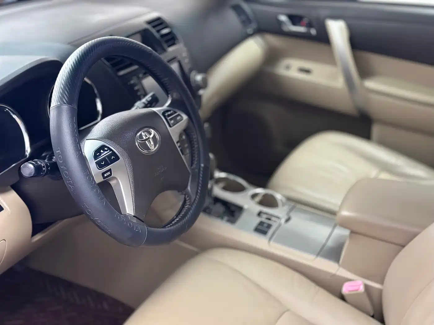 Toyota Highlander 2012 2.7L 2WD 7-Seater Luxury Edition фото 11