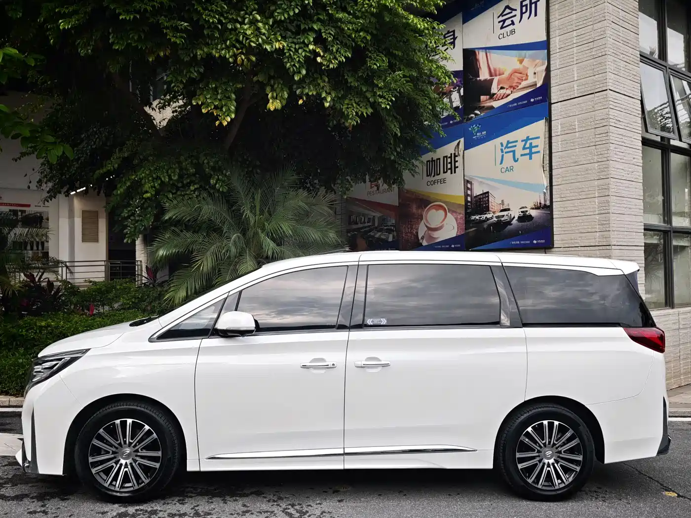 GAC Trumpchi Trumpchi M8 2021 Leading Show Series 390T Ultimate Edition фото 3
