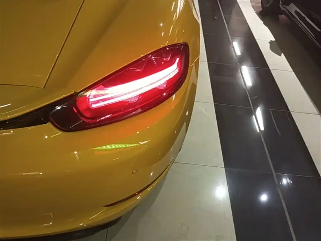Porsche 718 2018 Cayman 2.0T фото 8