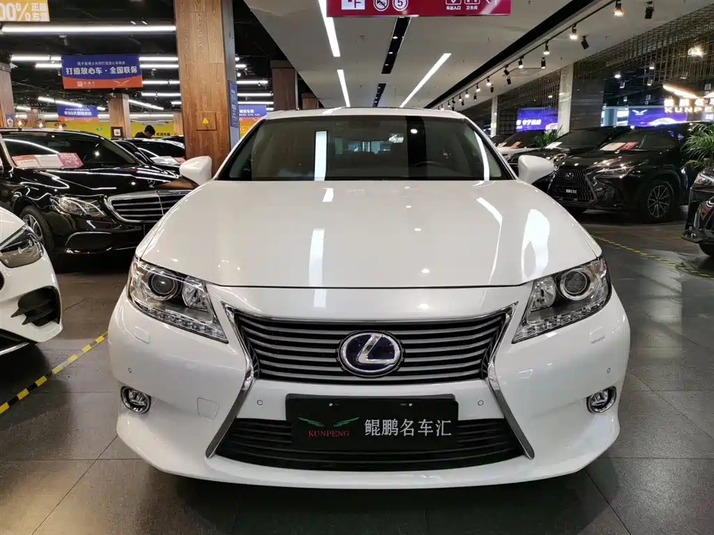 Lexus ES 2014 300h Elite Edition фото 2