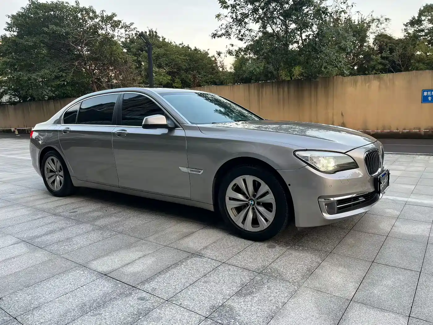 BMW 7 Series 2013 Model 730Li Luxury фото 2