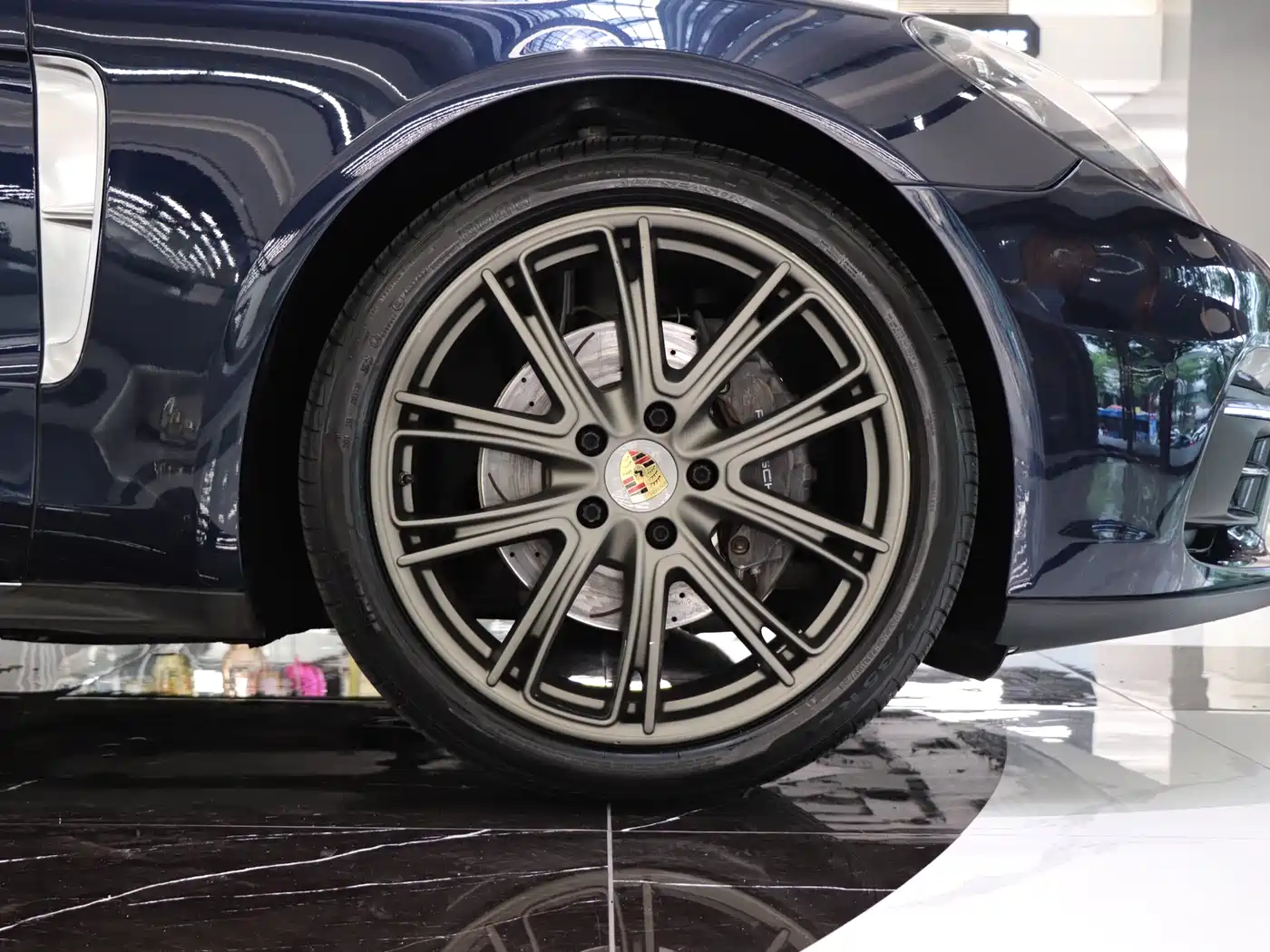 Porsche Panamera 2017 Panamera 4 Executive Long Wheelbase 3.0T фото 38