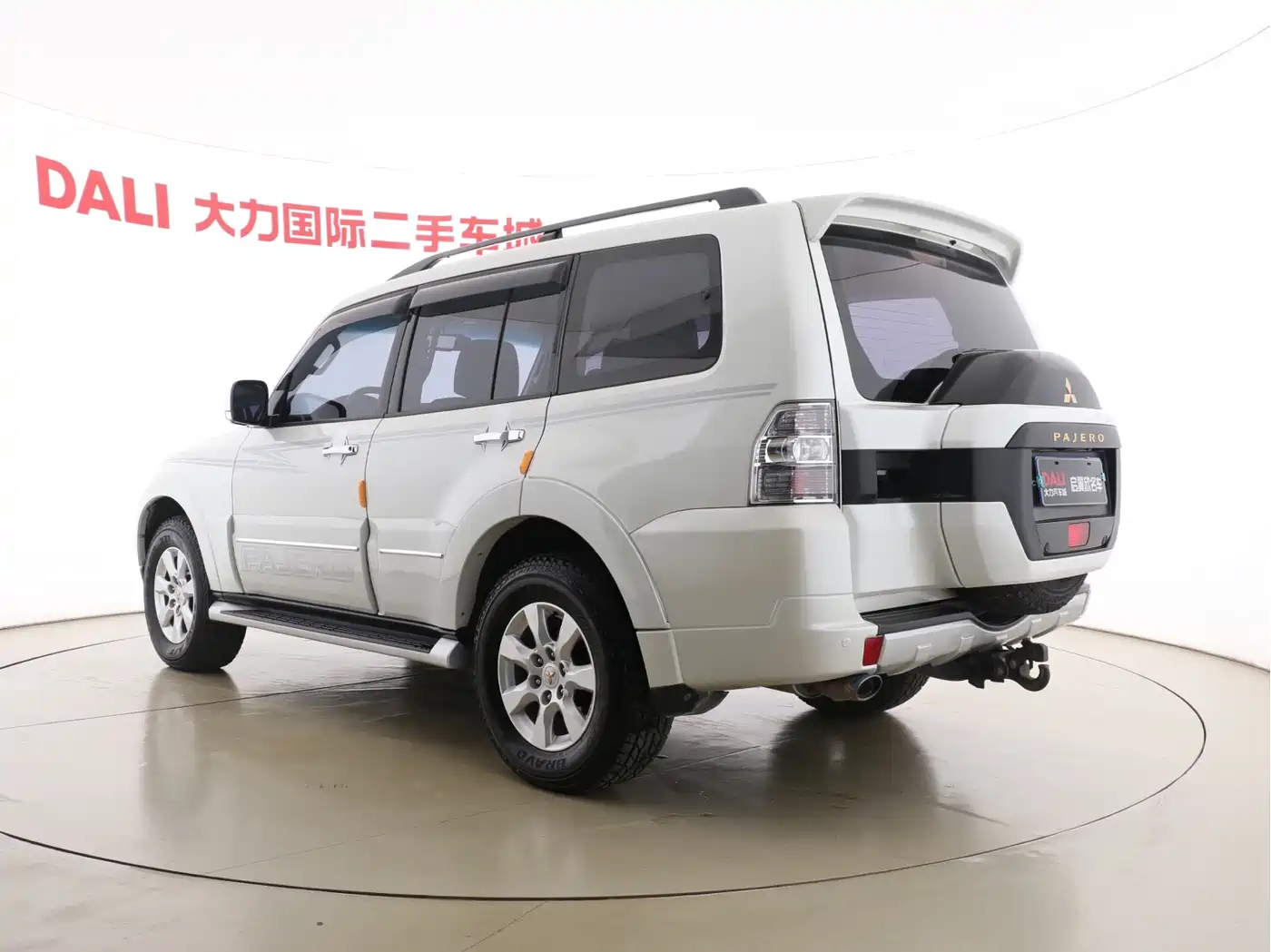 Mitsubishi Pajero (Import) 2020 3.0L Automatic Luxury Off-Road Edition фото 13