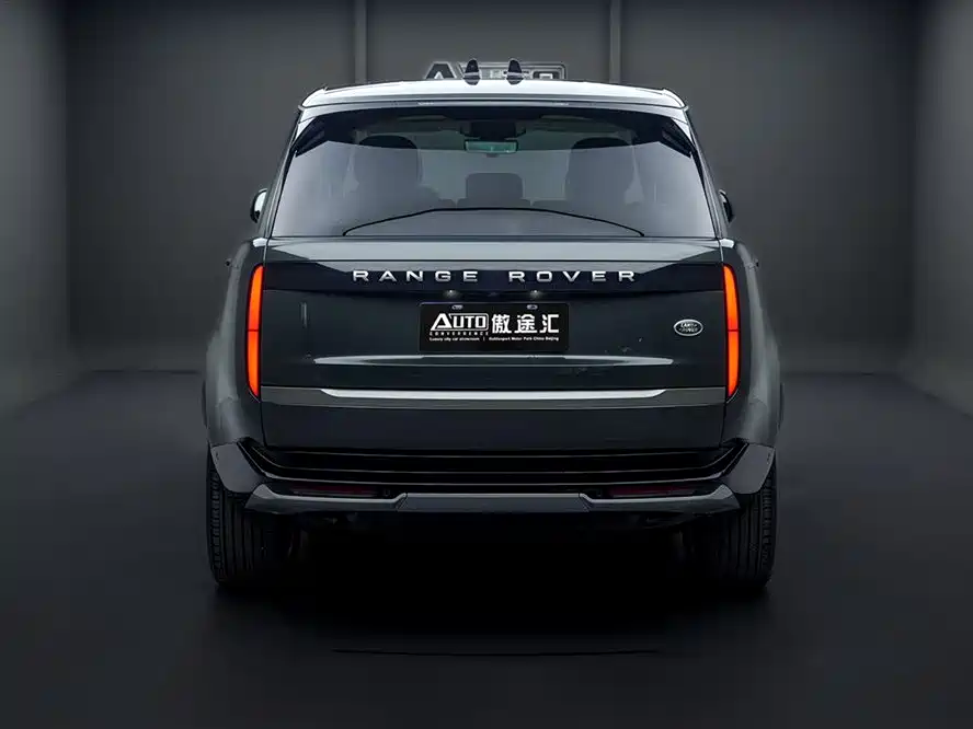Land Rover Range Rover 2023 3.0 L6 400PS Golden Age 7-Seater Long Wheelbase фото 4
