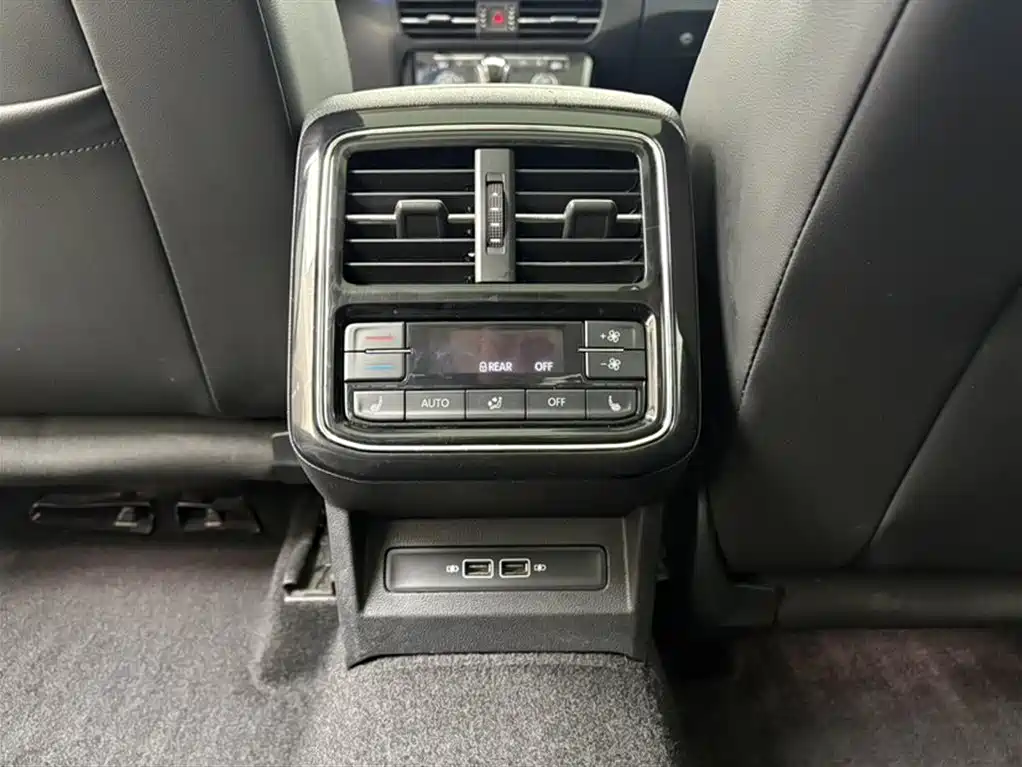 Volkswagen Passat 2019 330TSI Noble Edition China VI фото 13