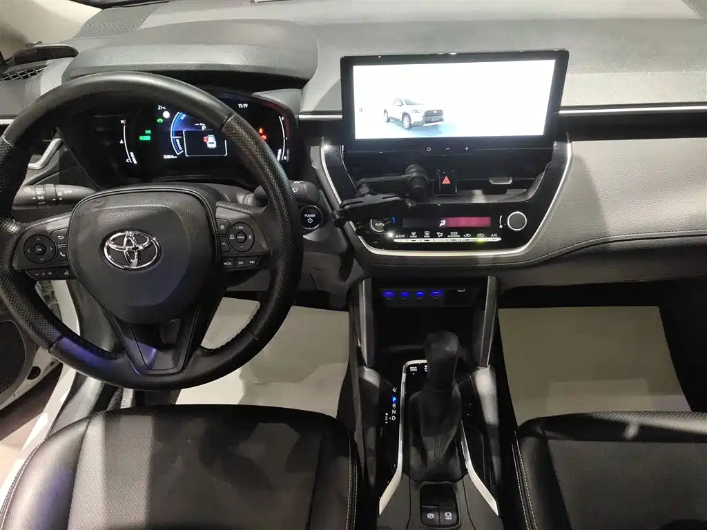 Toyota Corolla Cross 2024 2.0L Smart Hybrid Dual Engine Pioneer Edition фото 14