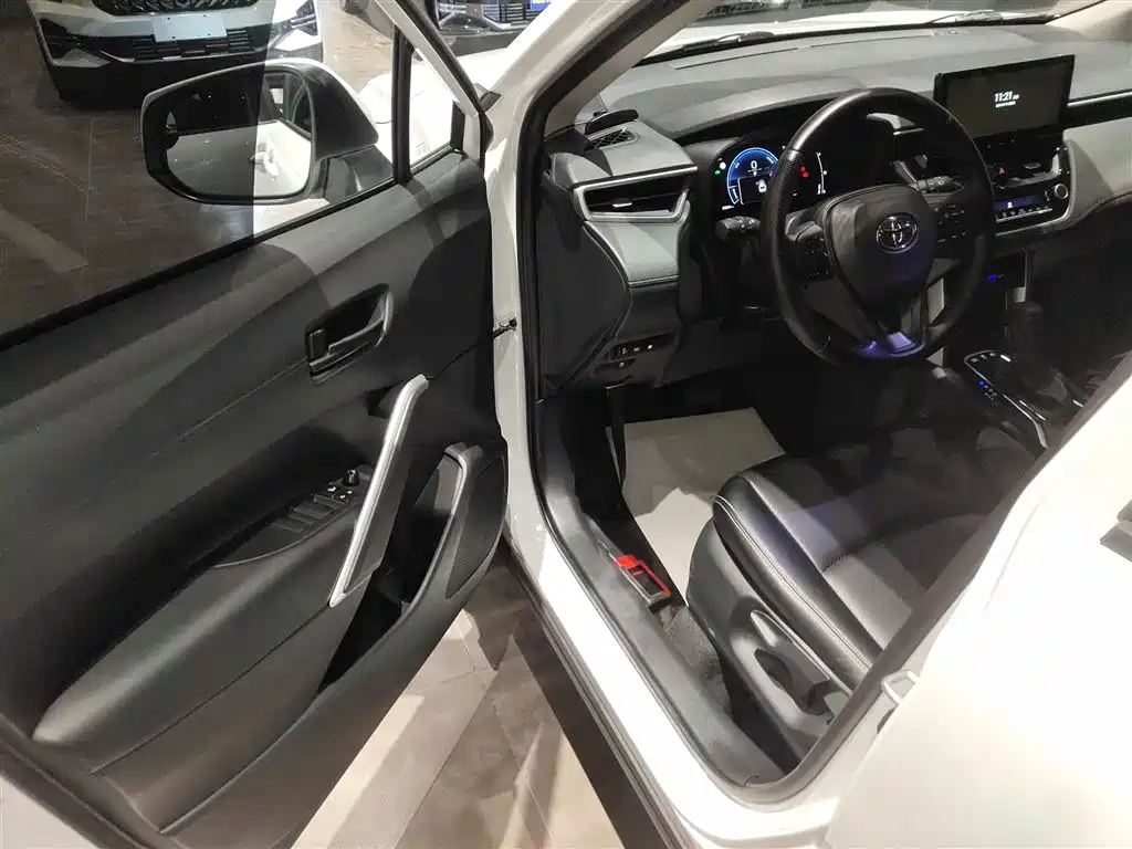 Toyota Corolla Cross 2024 2.0L Smart Hybrid Dual Engine Pioneer Edition фото 16