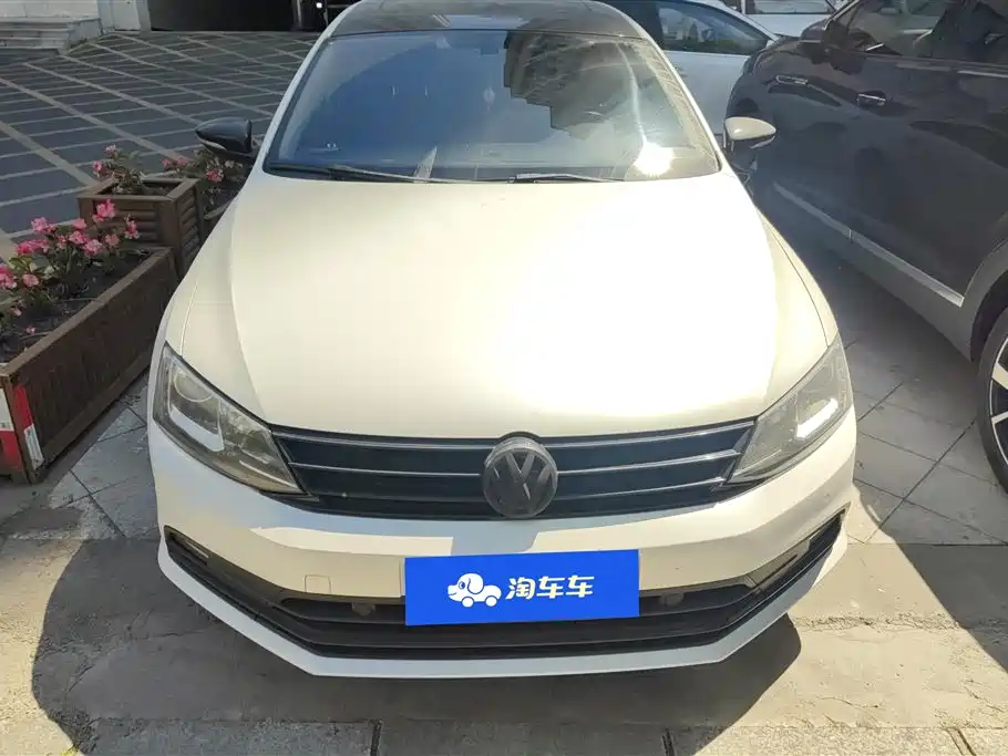 Volkswagen Sagitar 2017 230TSI Automatic Luxury фото 2