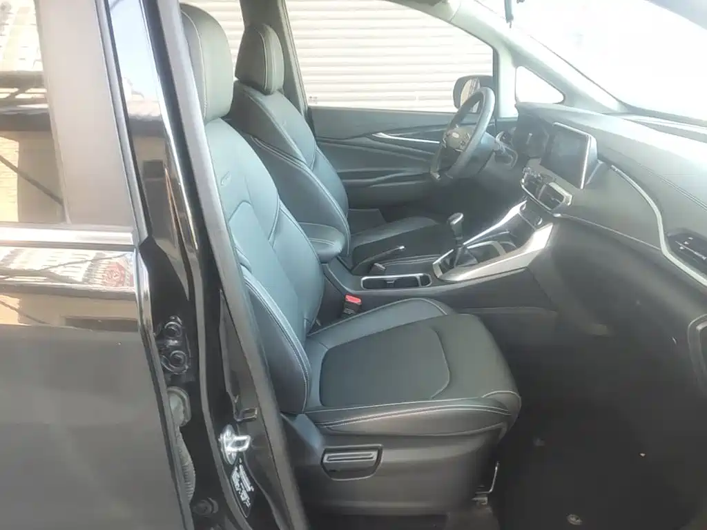 Photo 25 - Maxus Maxus G50
