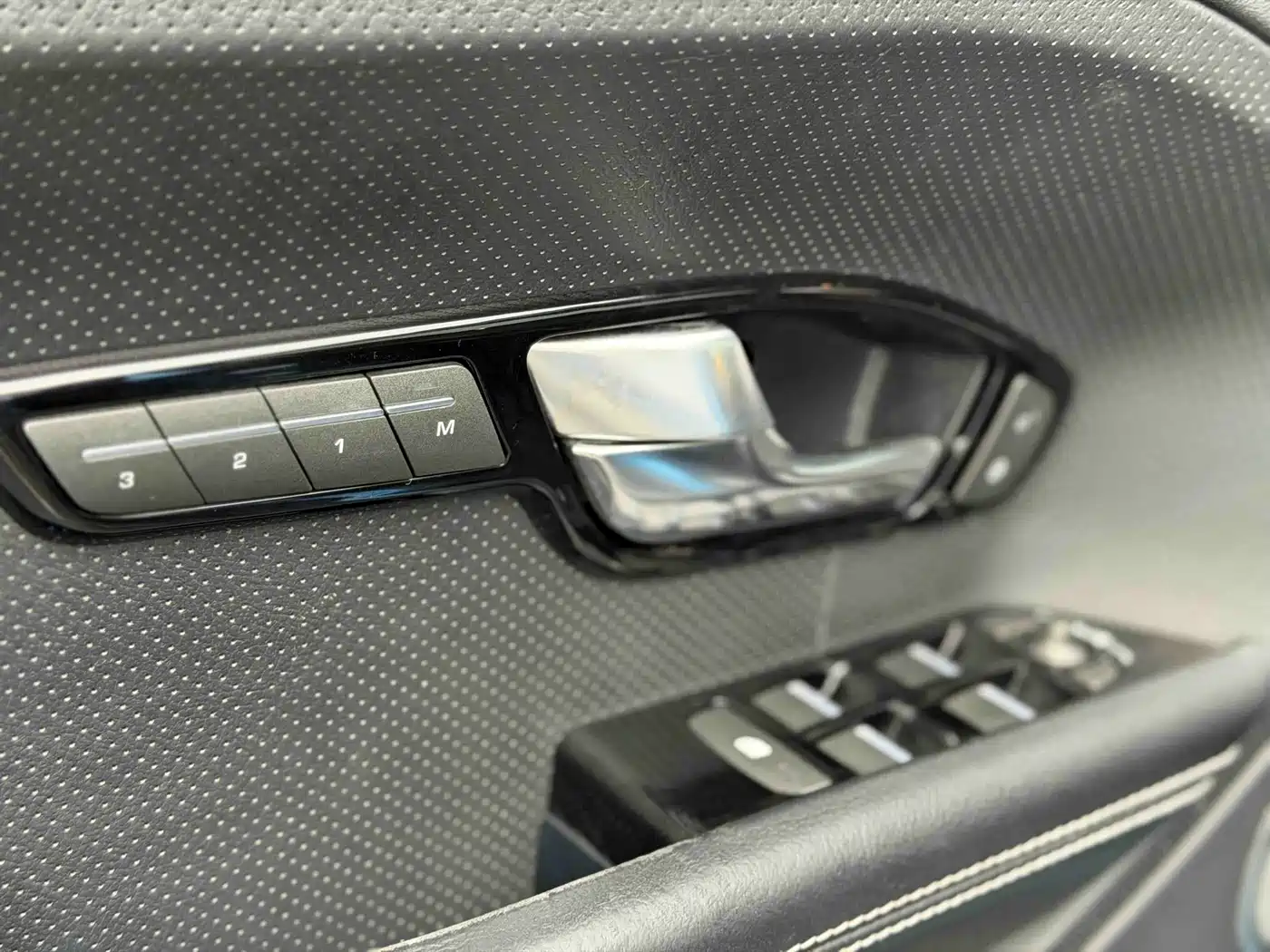 Land Rover Range Rover Evoque (Import) 2013 2.0T 5-door Dynamic Edition фото 9