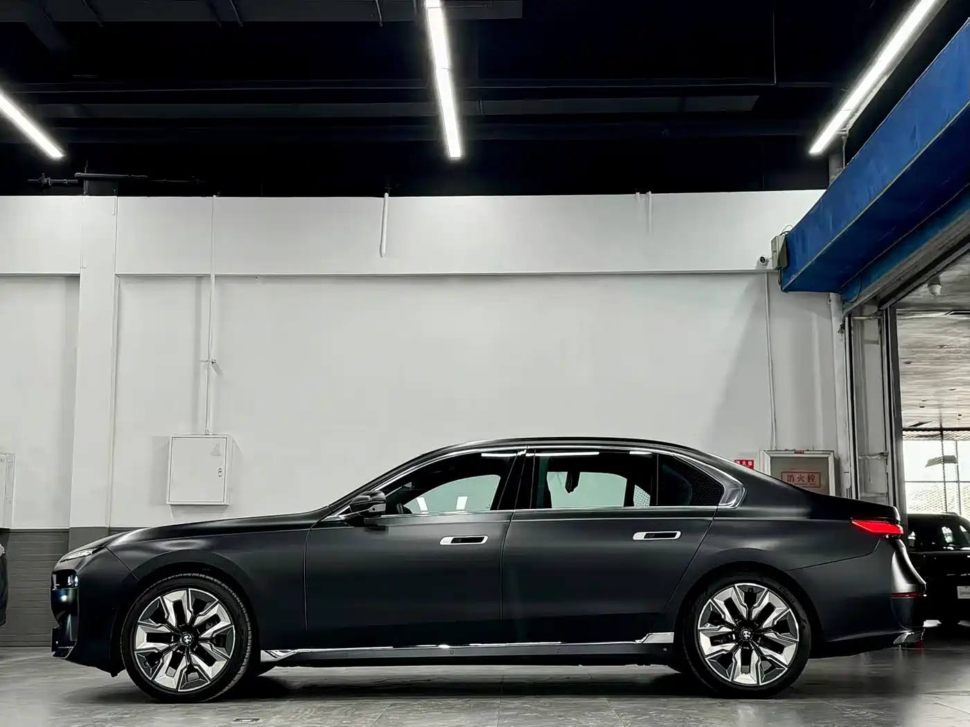 BMW 7 Series 2023 Model 740Li Premium Luxury Package фото 8