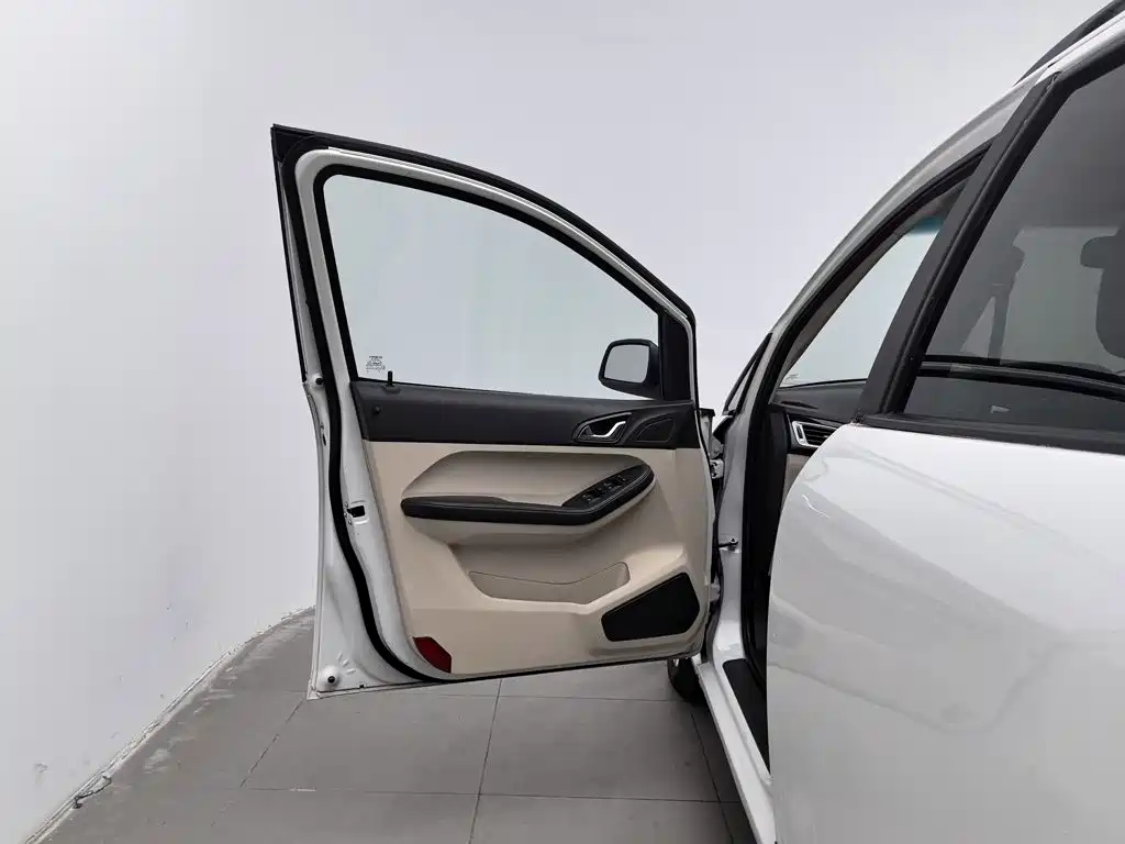 Chery Arrizo M7 2016 2015 2.0L CVT Wide Comfort 232 Seats
