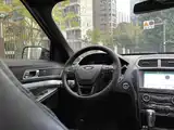 Photo 12 - Ford Explorer (Import)