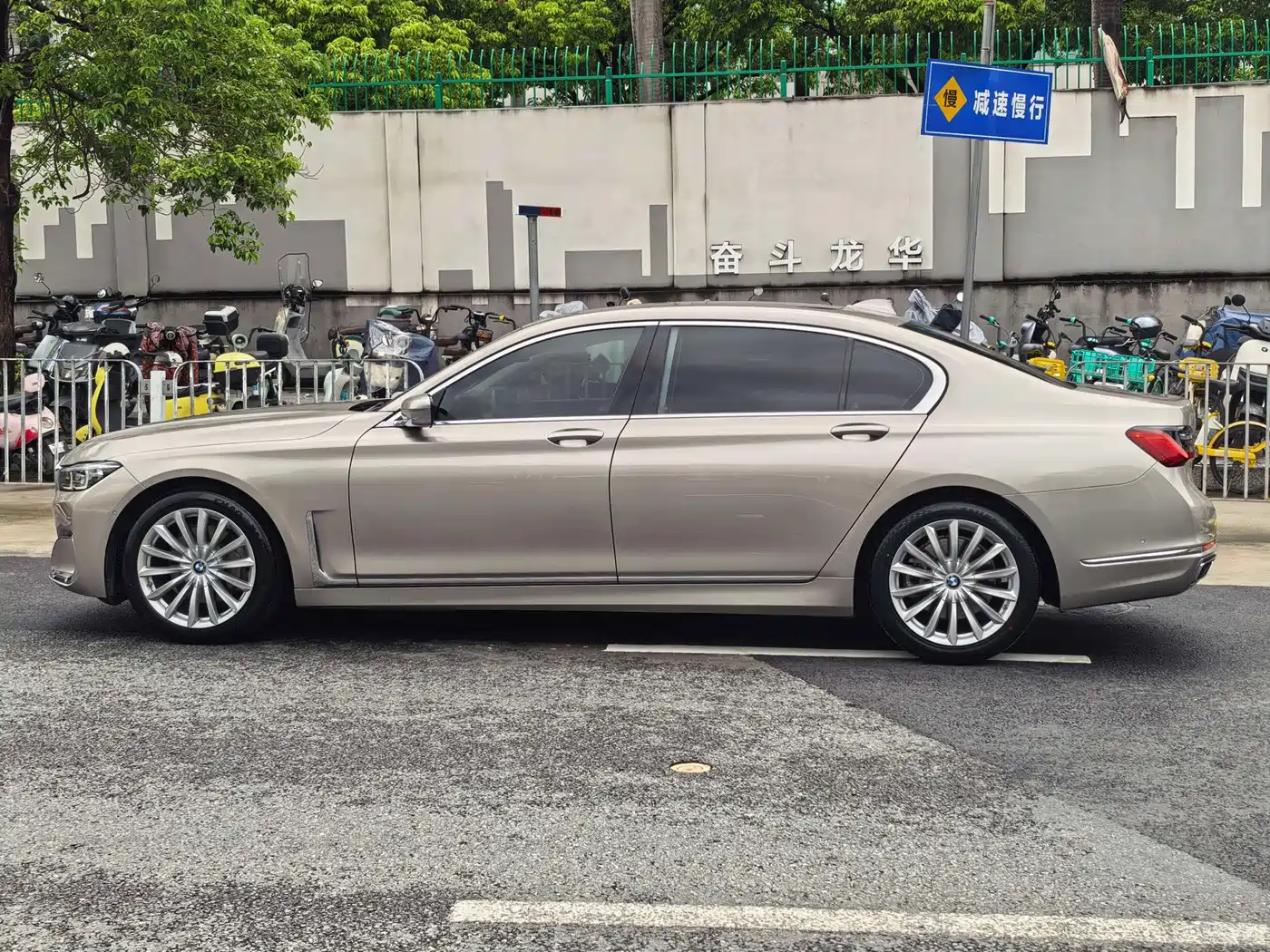 Фото 4 - BMW 7 Series