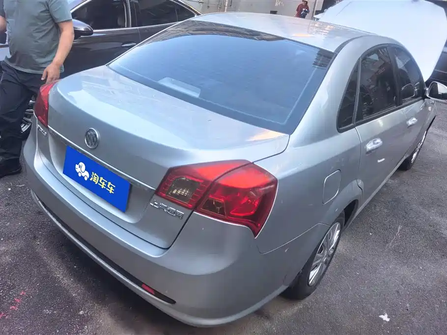 Buick Excelle 2015 1.5L Manual Classic фото 3