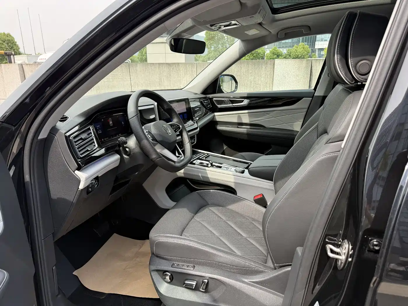 Volkswagen Teramont 2024 380TSI 4WD Dragon Auspicious Edition фото 8