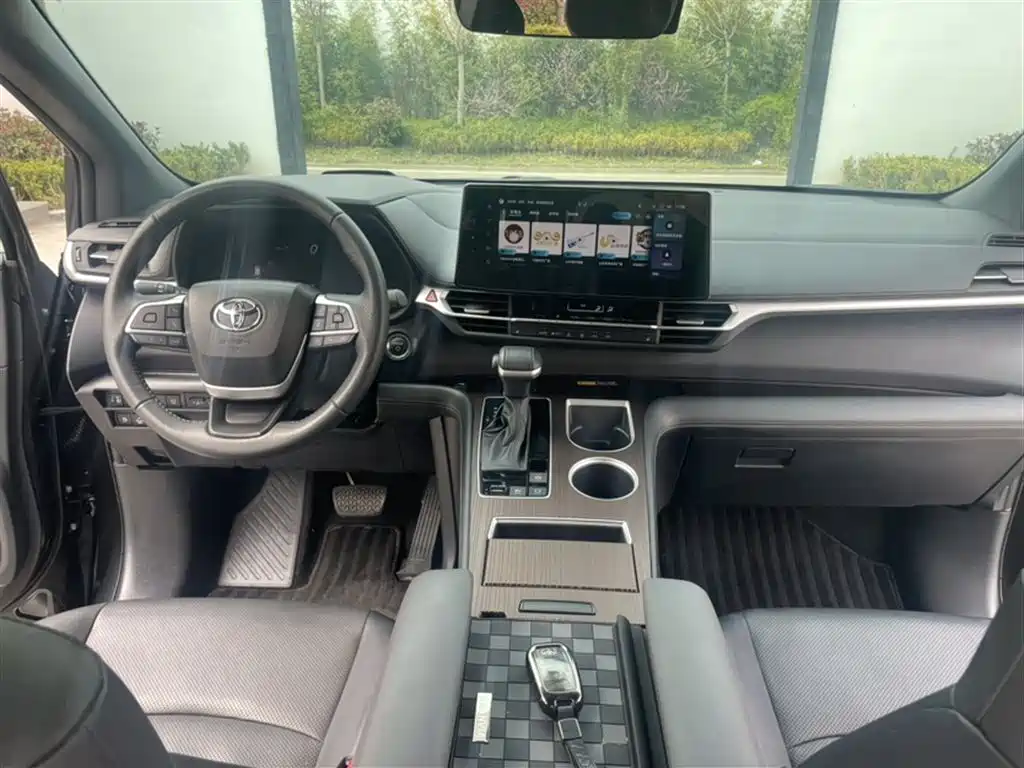 Toyota Granvia 2024 2.5L Hybrid Premium PLUS фото 21