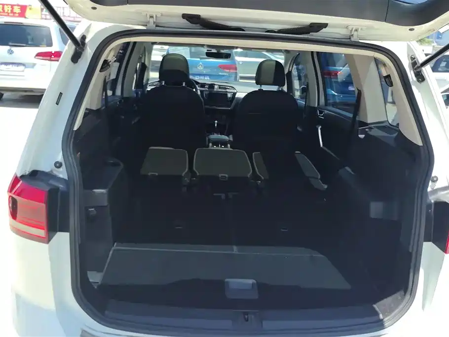 Volkswagen Touran 2018 Touran L 280TSI DSG Comfort 7-seater China V фото 4