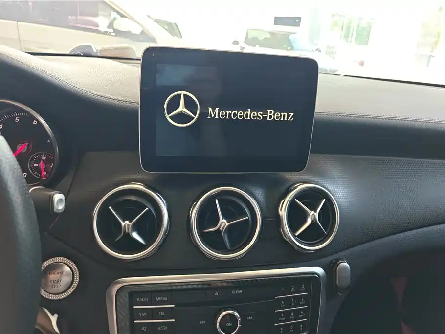 Mercedes-Benz GLA 2017 GLA 200 Fashion фото 13